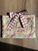 Load image into Gallery viewer, Quilted Bow Book Bags
