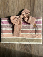 Load image into Gallery viewer, Quilted Bow Book Bags
